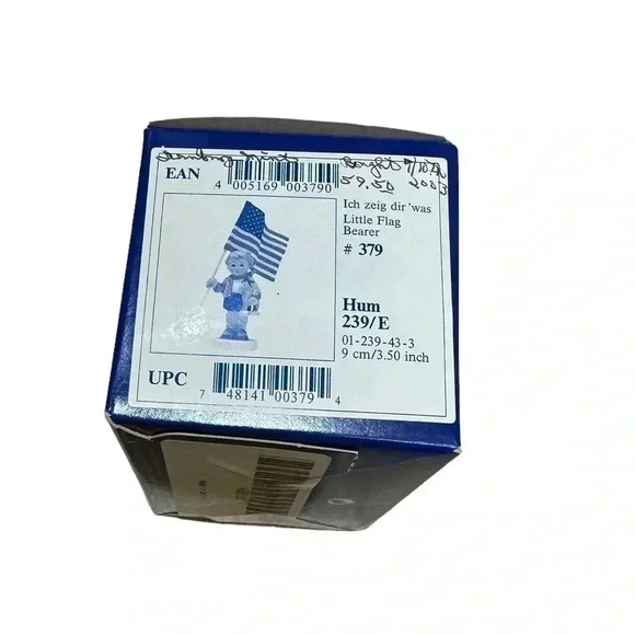 M.I. Hummel LITTLE FLAG BEARER First Issue - Picture 8 of 14